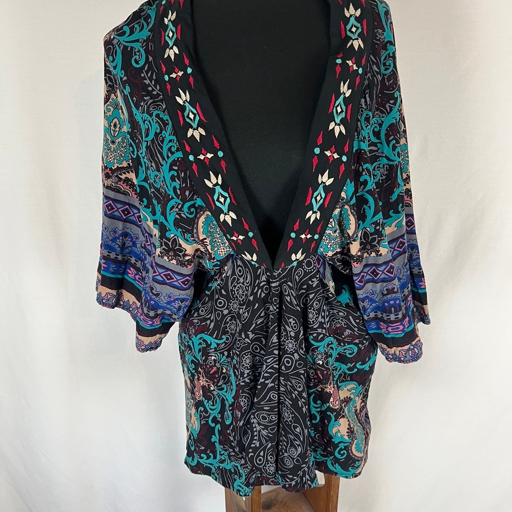Flying Tomato Kimono style Top size Medium/Large